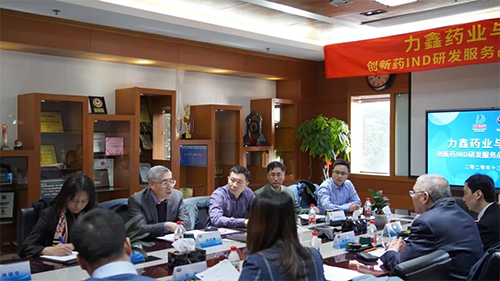 esball首创人&CEO陈春麟博士、化学部与生物部高级副总裁任峰博士、药代动力学与生物分析部副总裁辛保民博士、商务发展部副总裁蔡金娜博士等出席签约典礼。