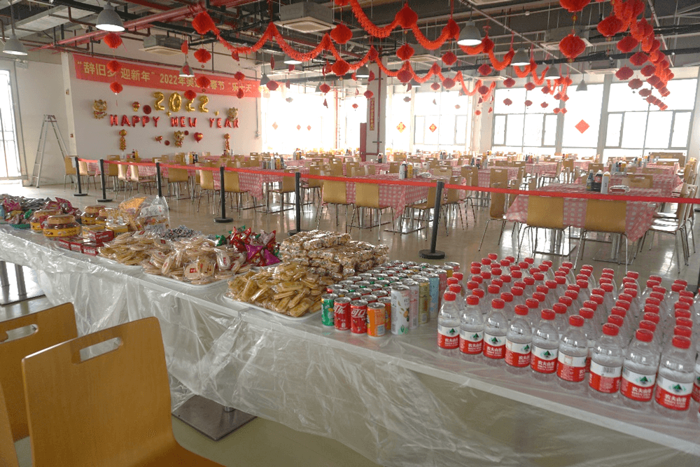 esball还为同伴们筹备了水果、零食、饮料等