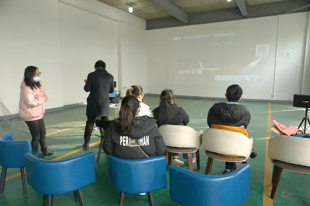 在春节 “涝爝天” 活动中，esball给留沪过春节的员工筹备了丰硕多彩的活动