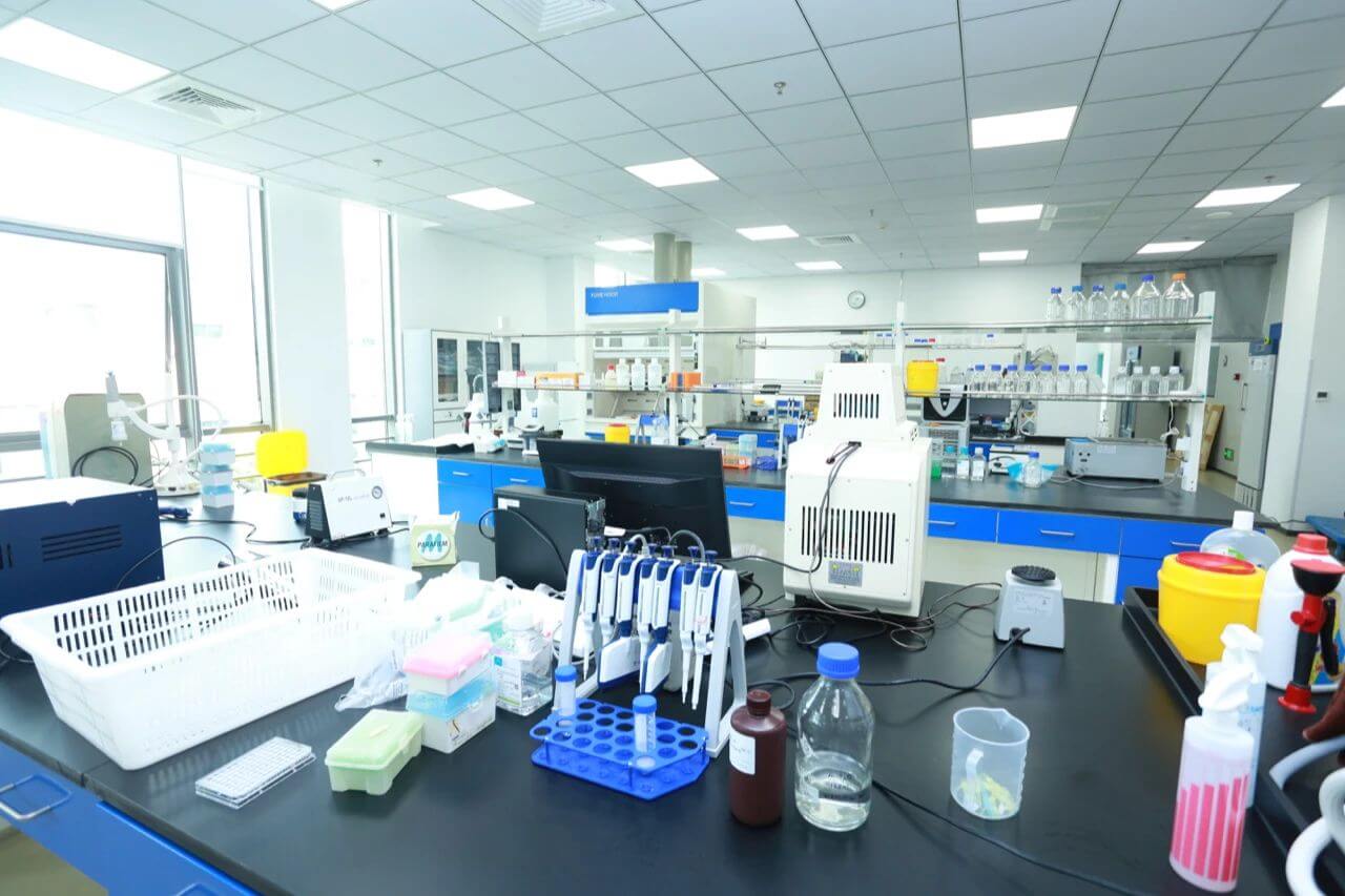 逻晟生物研发尝试室.jpg
